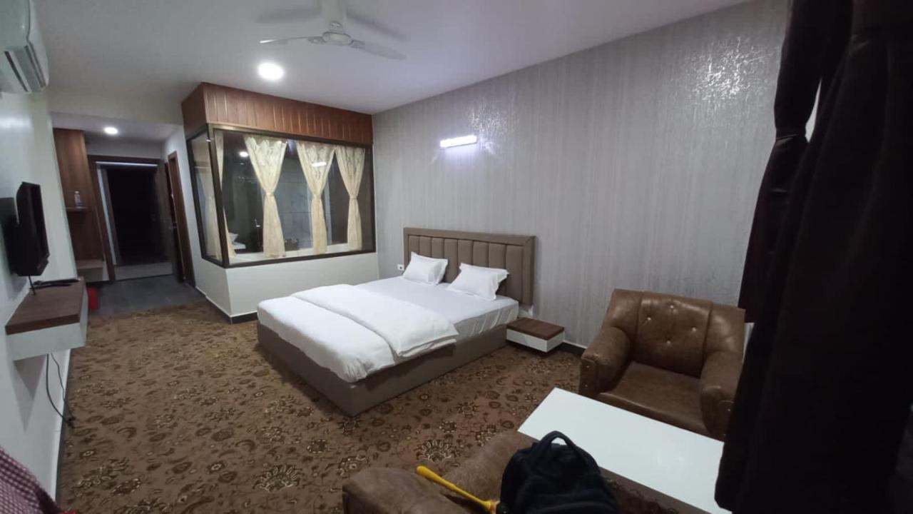 Hotel Jurkis, Kolhapur Exterior photo
